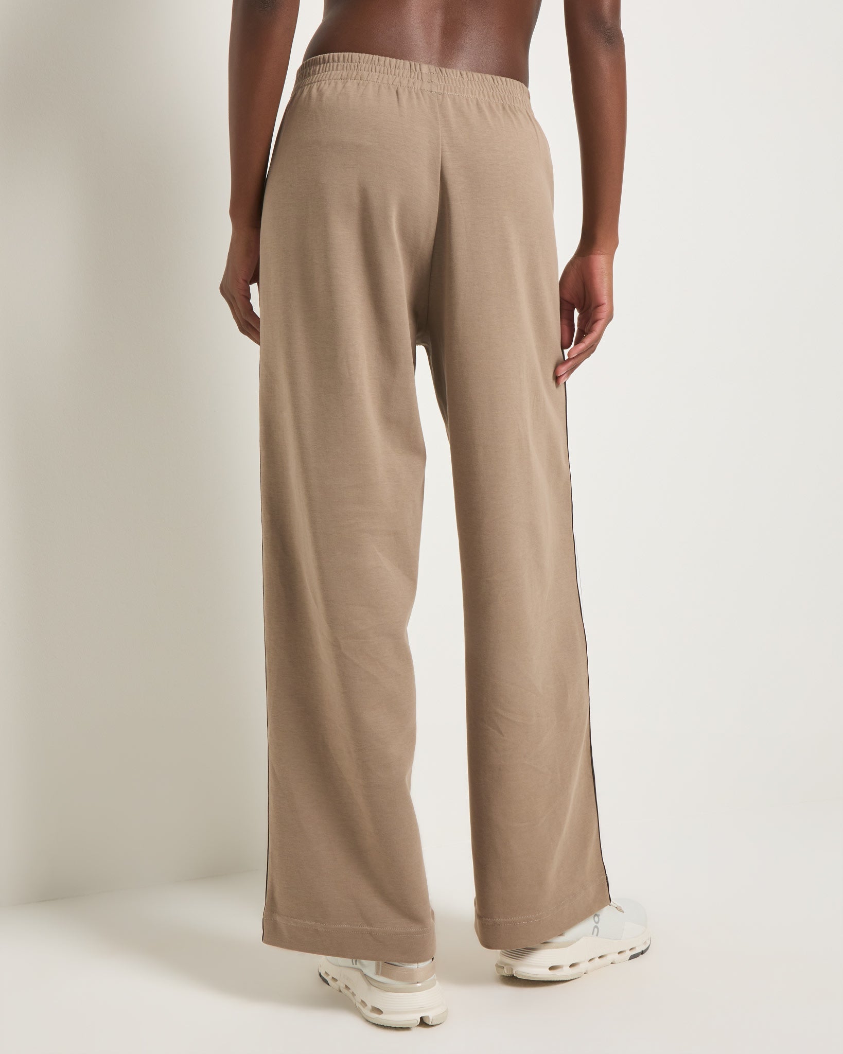 Sand Stone $|& Interval Warm Up Pant - SOF Back