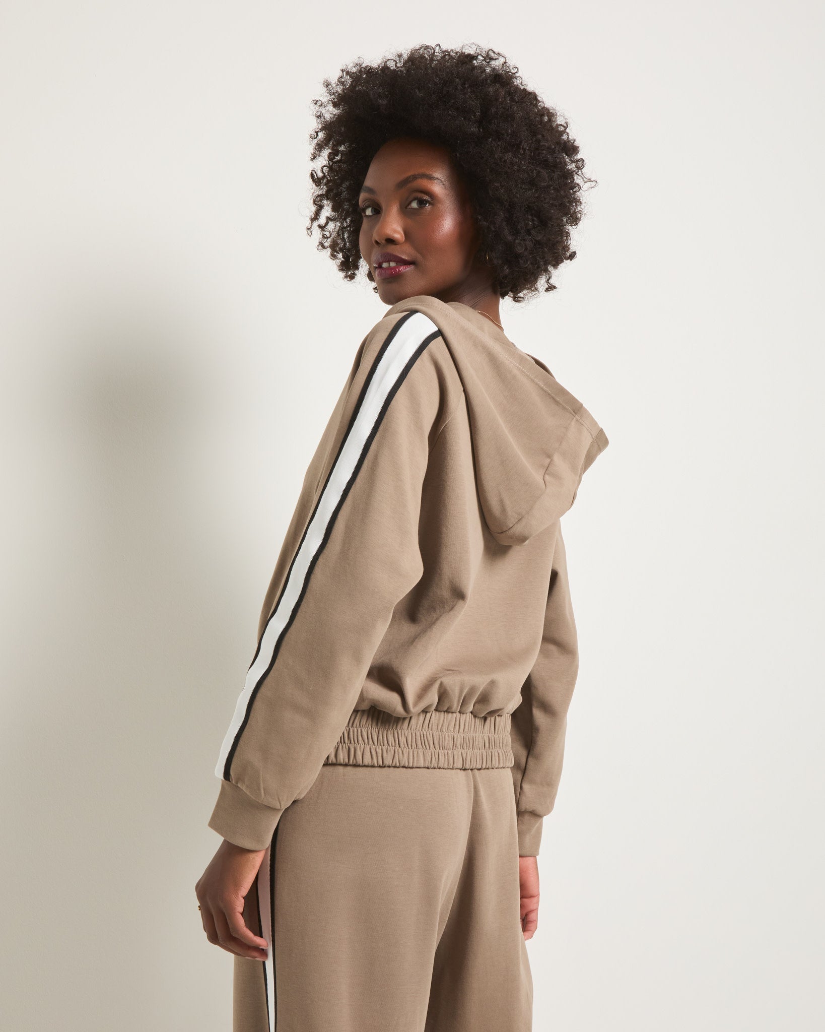Sand Stone $|& Interval Warm Up Hooded Jacket - SOF Back
