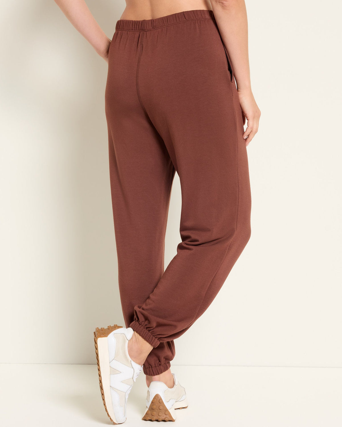 Walnut $|& Interval New Fleece Iris Jogger - SOF Back