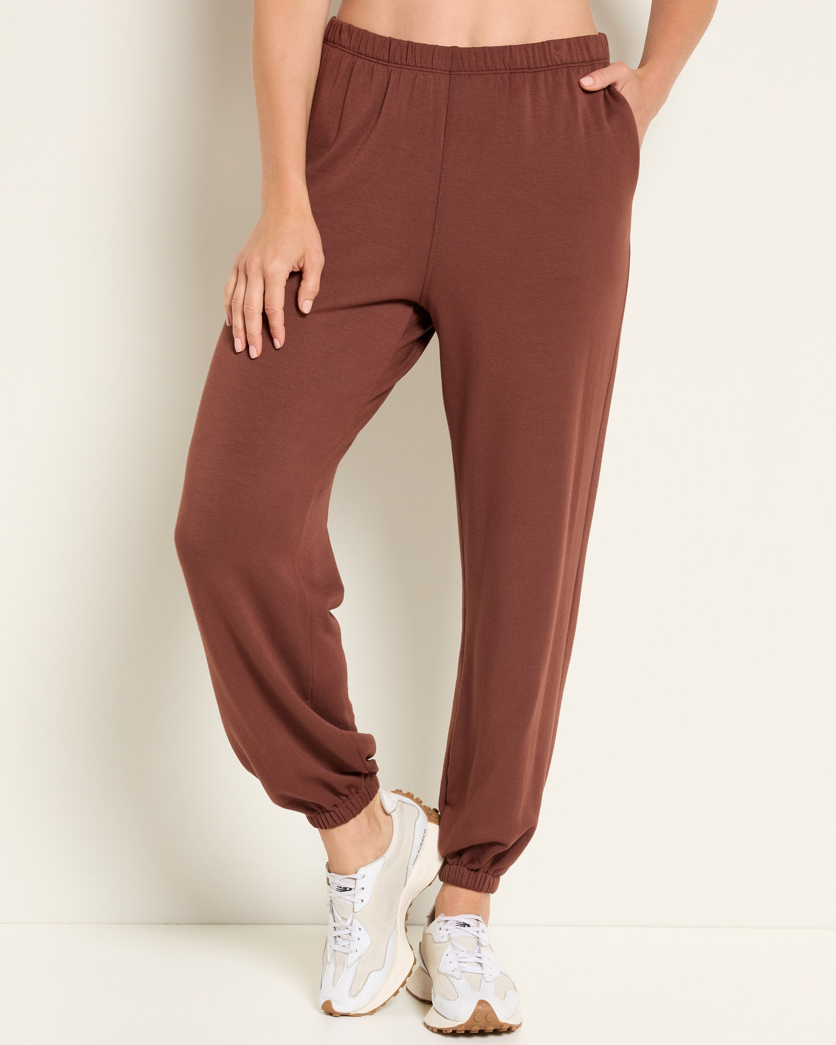 Walnut $|& Interval New Fleece Iris Jogger - SOF Front